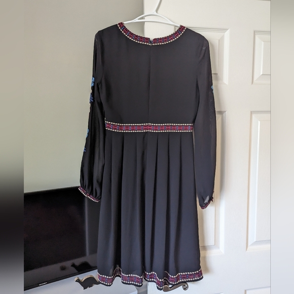 Embroidered, long-sleeve dress - Picture 3 of 4